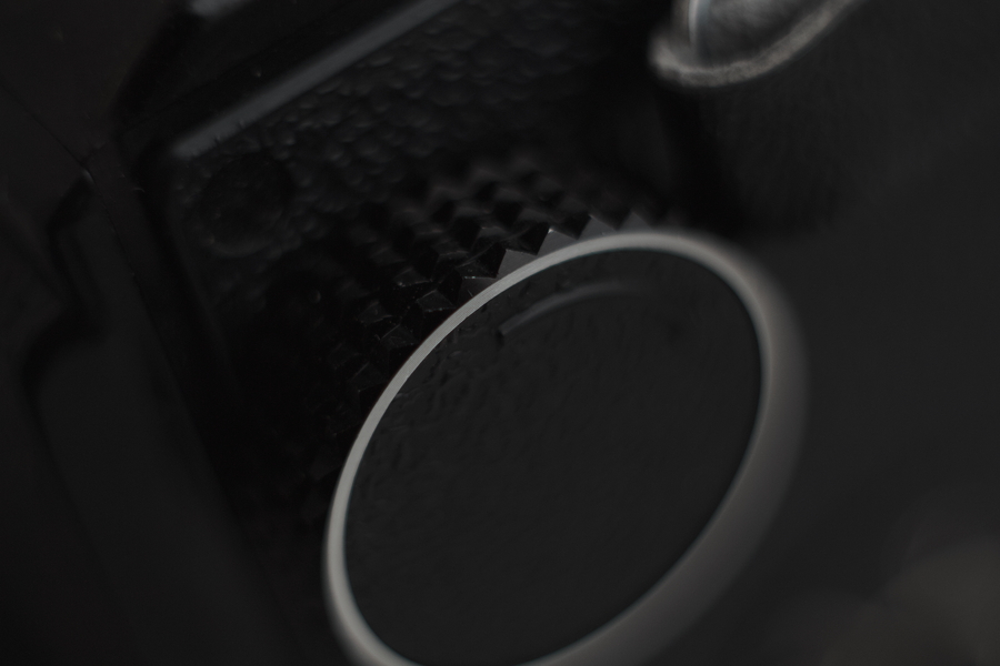 Lubitel 166 film advance knob close up