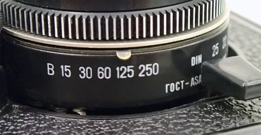 lubitel 166 shutter release button and shutter speeds