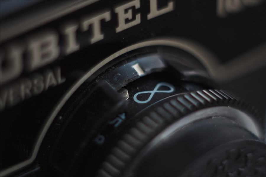 Lubitel-166u viewing lens and infinity sign