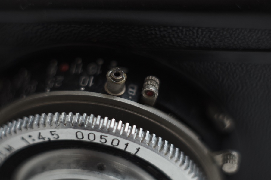 lubitel 2 shutter release button