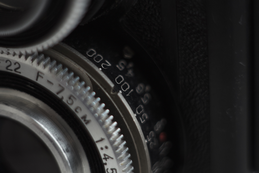 lubitel 2 shutter speeds and lens inscriptions close up