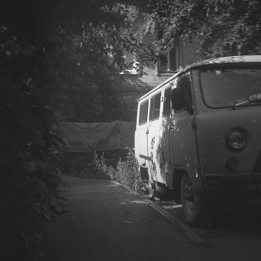 Komsomolets TLR sample photo of retro Soviet van on film