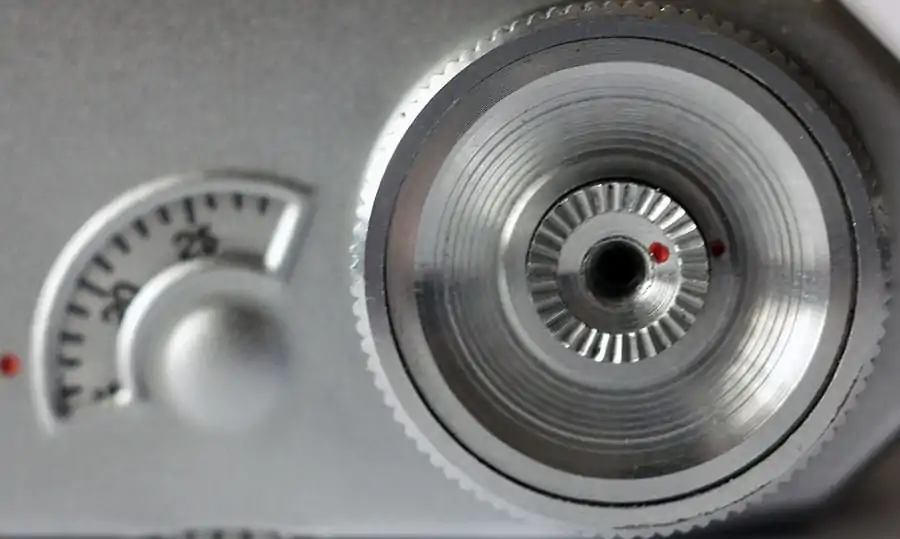 Shutter kbob and release button from top