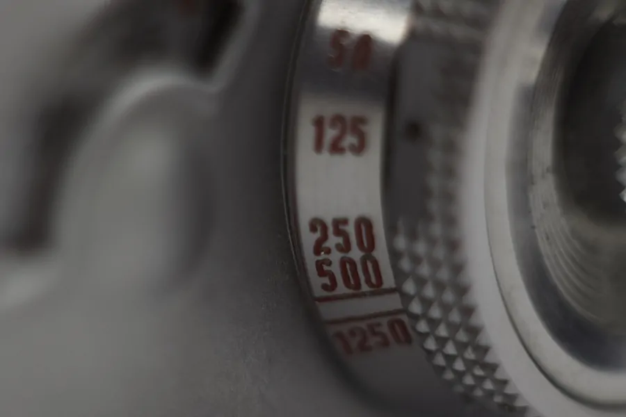 Kiev 3 film advance knob with shutter speeds