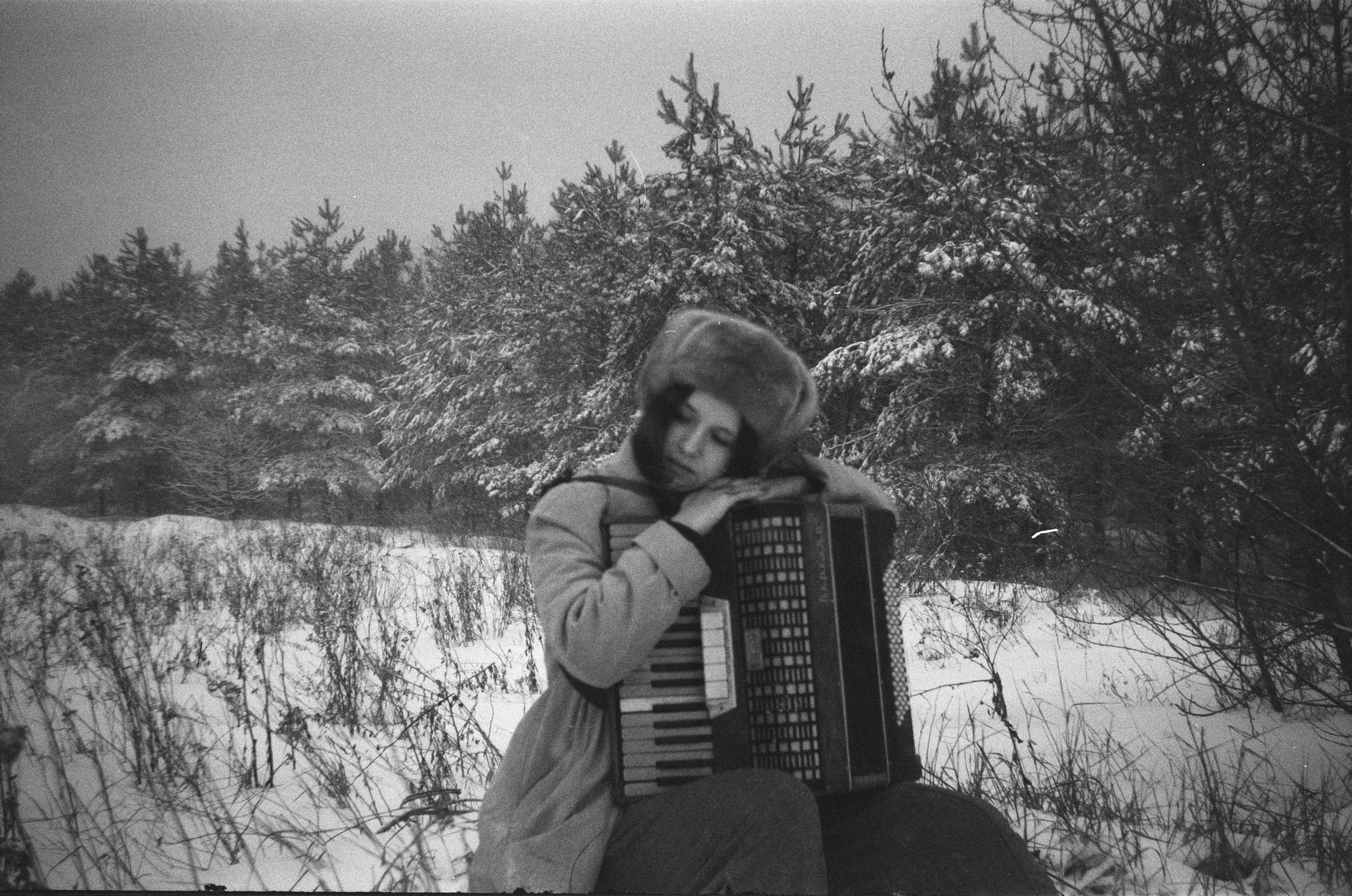 Woman with an accordion shot on a soviet triplet lens
